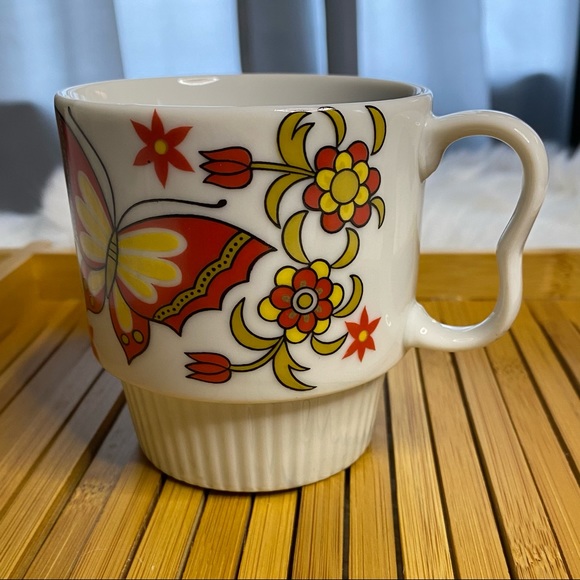 🎈SOLD🎈 Mid Century Mug Butterflies - Red & Yellow - Picture 4 of 16